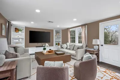Image de Dog friendly home with a beach pass for public town beaches