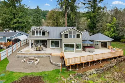 Image de River's Rest: Waterfront, Hot Tub, Pool table