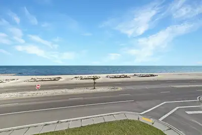 Image de Seaside Villa - Gulf View with an Ocean Breeze