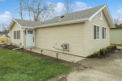 Image de Charming Pell Lake Home, Close to Lake Geneva!