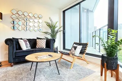 Image de Luxury Parkside Living on Queen St vs Ac Pool Gym