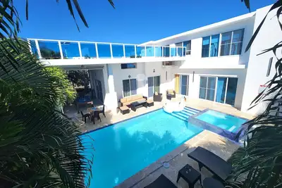 Luxurious & Charming 3br Villa Palmas Del Mar Pool/Jacuzzi/Bbq in lovely Sosúa