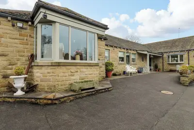 Image de Roche House, pet friendly, with a garden in Shepley