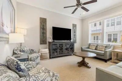 Stylish Townhome with Shared Pool