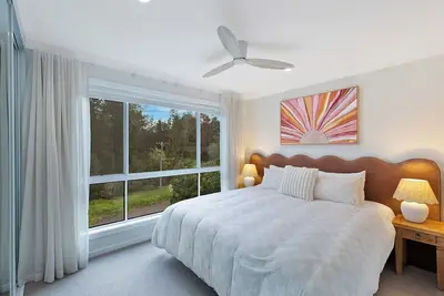 Image de Cooee Cottage. Where coastal charm meets joyful living at Terrigal Beach.