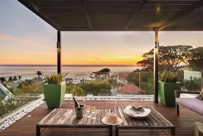 Image de Sea View 3bed Apt w Pool near Beaches Glen Sunsets