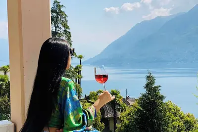 Penthouse spectaculaire avec vue sur le lac dans le centre de Brissago