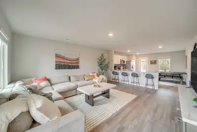 Image de Family-Friendly, Pets Welcome: Broken Arrow Gem!