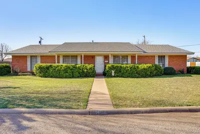 Image de Family Friendly: Peaceful Home in Stamford!