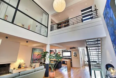 Image de Villa d'architecte avec jardin à louer à Marseille, design et calme