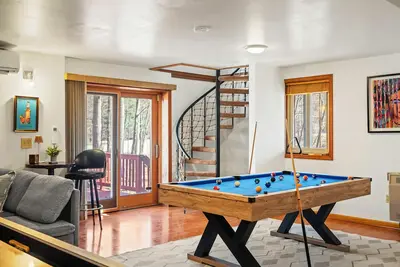 Image de Pirate-Themed Lakefront Home w/ Kayaks, Game Room, Views & Hidden Treasure Hunt