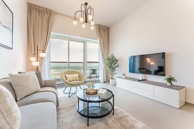 Image de Near Dubai Miracle Garden 1br with Private Balcony, Orchid Residence