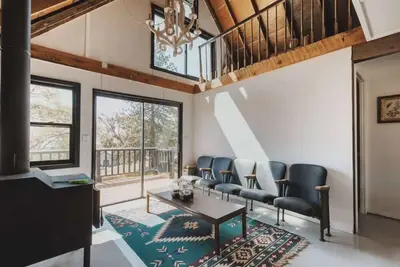 Image de Secluded rustic 3-bedroom cabin on private land