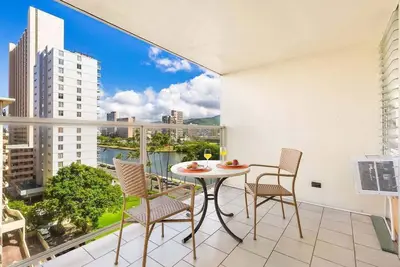 Image de @Marbella Lane - Stylish Island Stay w/ City Views
