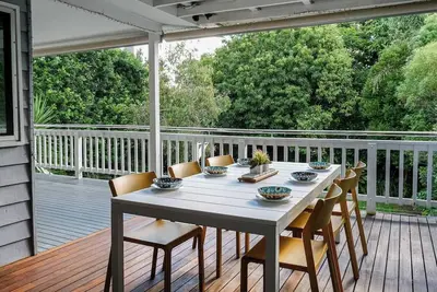 Image de Moffat Beach Gem - Steps to Surf, Trails & Cafes