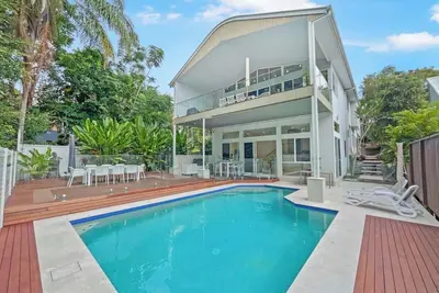 Image de Alex Treehouse by the Beach- 5brm with Pool
