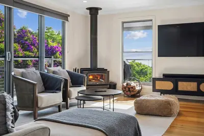 Image de Flaxton Garden Home with Spectacular Coastal Views