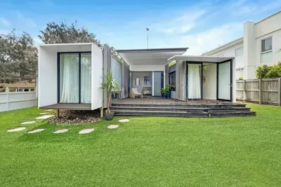 Image de Funky Beachfront House Opposite Kawana Surf Club