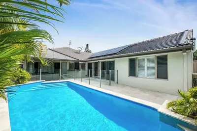 Image de Bokarina Pool House: Relaxed Coastal Living