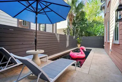Image de 1 Block to King St | Plunge Pool | Sleeps 10