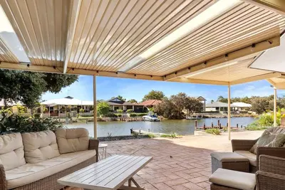 Image de Canal-Side Retreat with Private Jetty and Kayaks