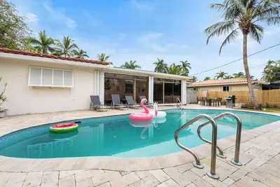 Image de Charming Coastal Retreat: 3bdr Villa with Private Pool near Hollywood Beach