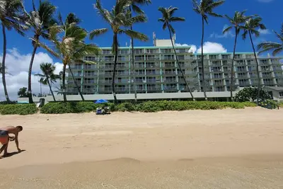 Image de Beach Front Condo w/ Beautiful Sunrises on Private Sandy Beach with Calm & Gentle Waves