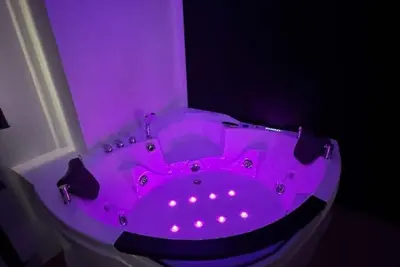 Image de Platinum Jacuzzi Tsakalof 17