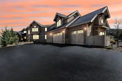 Image de Two Saddle Estate | Brasada Ranch | 5200 Sf!