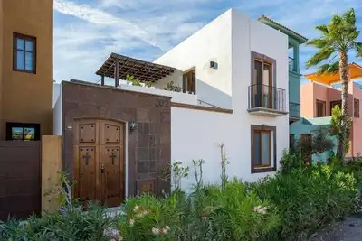 Image de Charming, Modern and spacious 3-bedroom house