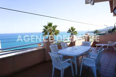 Image de Appartement avec vue sur la mer, 3 chambres, 2 salles de bains, garage privé.