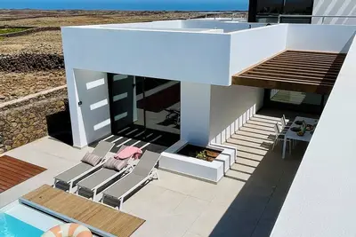 Casa Horizon, heated pool, incredible views, Lajares, Lajares