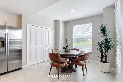 Image de Experience Coastal Elegance: 2-Bed, 2-Bath condo