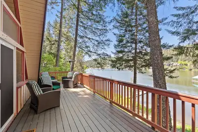 Image de New Listing! Lakefront A-Frame Gem | Dock | Paddleboards