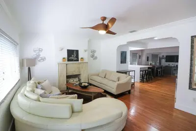 Image de Spacious Rustic Modern Retreat - 4br Open Concept!