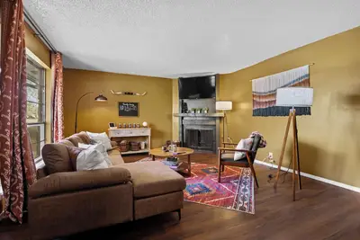 Joplin Avenue Junction: Two Bedroom Duplex