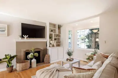 Image de Urban Nest 2b1b Upper Unit | Next to Uw