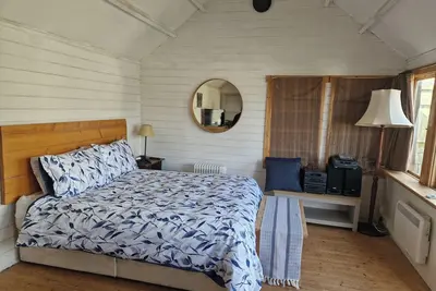 Cosy cabin in Corsham