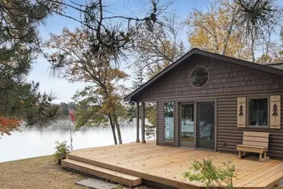 Image de Charming 2-bedroom cabin with 1-bedroom bunk house on the Wfc in Crosslake!