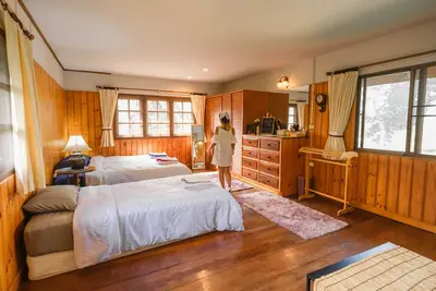 \"Live like a Local\" Cozy Cottage House