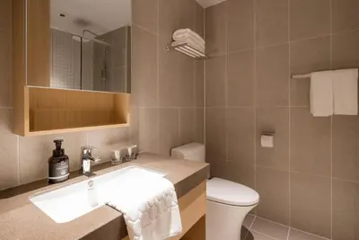 Image de We are a hotel-style accommodation located 1 minute walk from Cheongcho Lake.
