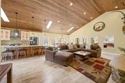 Image de Uncompahgre Lodge 8br\/5ba - Smaller group ask us about our rates for fewer rooms