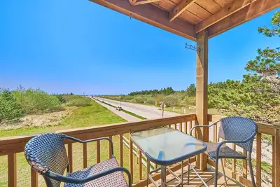 Image de New! Walk to town and beach, Balcony, Romantic, (Sandpiper Approach)