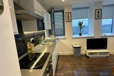 Image de Contemporary 2-Bedroom in Britannia Point, Urban Chic.