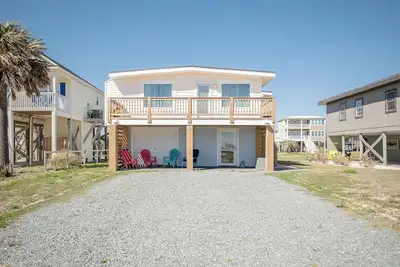 Image de Look and Sea: Dog-friendly Ocean View Cottage with Pool Table