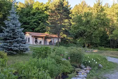 Image de Rustic 1 Bedroom Cottage 5 mins from downtown Huntsville- Fire Pit, WiFi!