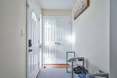 Luxurious 3Bedroom+5Bed Unit w\/ 3 Parking Spots