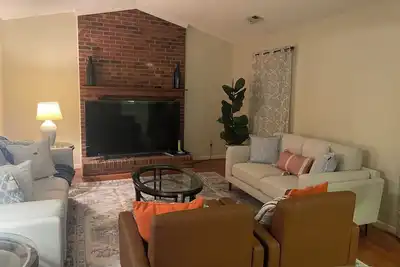 Image de Charming and cozy 3-bedroom house, 2 full bathrooms in High Point close to Hpu