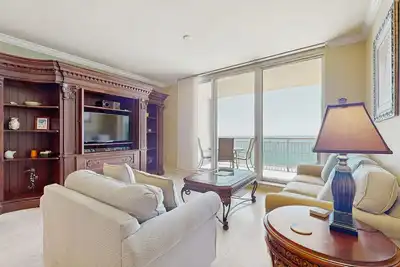 Image de Gorgeous gulfront condo with beach access & shared pool