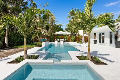 Image de Southside Bungalow with Pool, Spa & Putting Green
